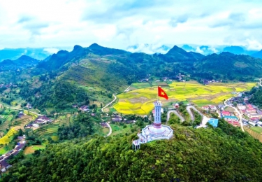 DU LỊCH ĐÔNG BẮC - HÀ GIANG - CỘT CỜ LŨNG CÚ - ĐỀN HÙNG - LĂNG BÁC